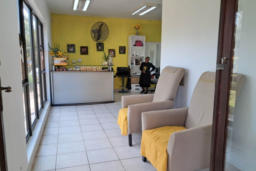 1 Bedroom Property for Sale in Port Edward KwaZulu-Natal