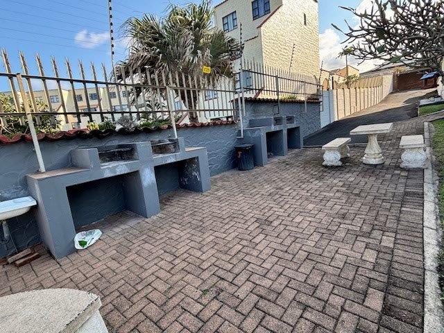 2 Bedroom Property for Sale in Uvongo KwaZulu-Natal