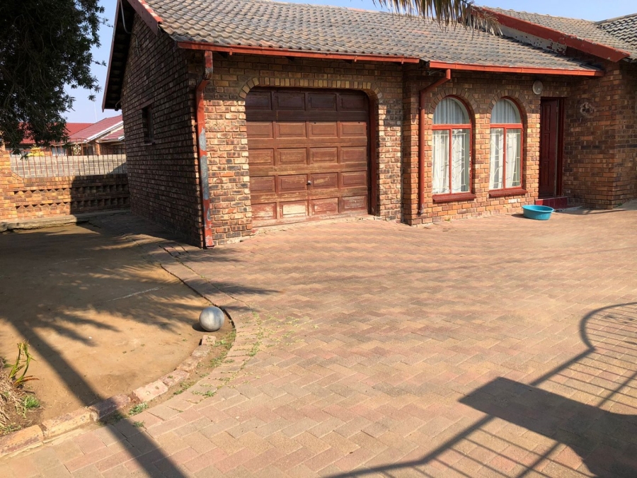  Bedroom Property for Sale in Osizweni KwaZulu-Natal