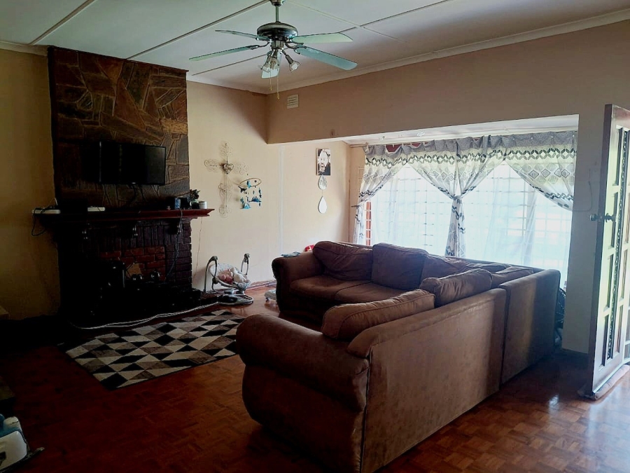 4 Bedroom Property for Sale in Uvongo KwaZulu-Natal