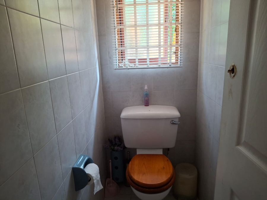 4 Bedroom Property for Sale in Uvongo KwaZulu-Natal