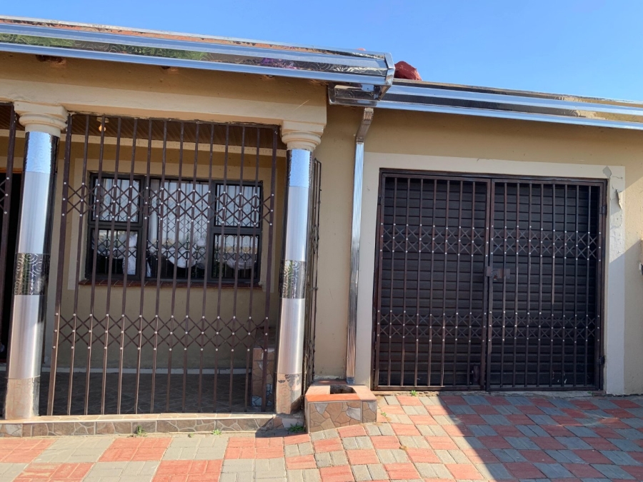 To Let  Bedroom Property for Rent in Madadeni R KwaZulu-Natal