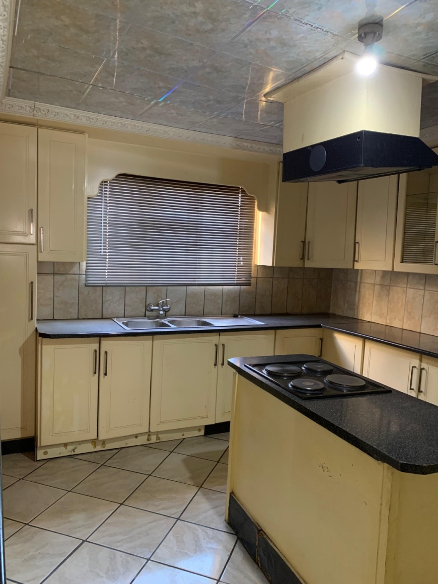To Let  Bedroom Property for Rent in Madadeni R KwaZulu-Natal