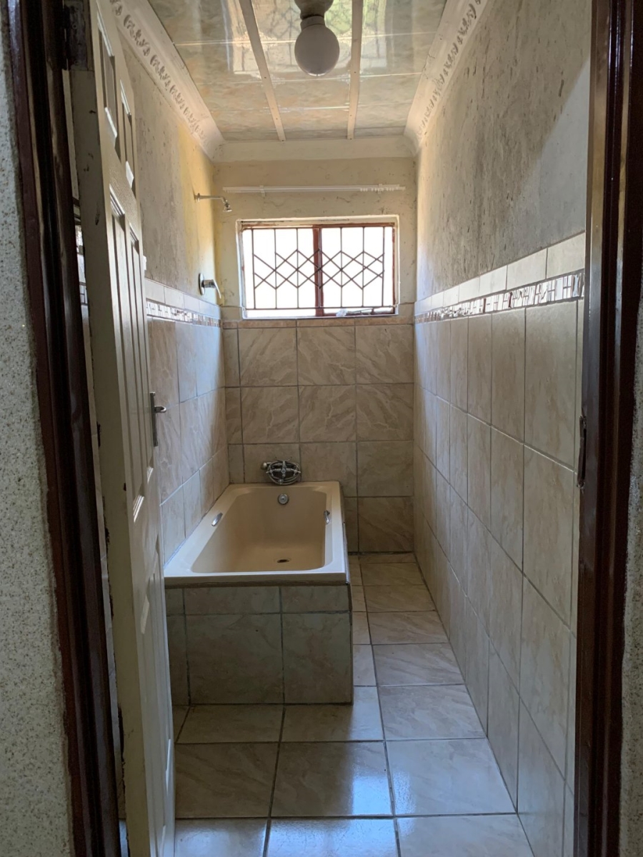 To Let  Bedroom Property for Rent in Madadeni R KwaZulu-Natal