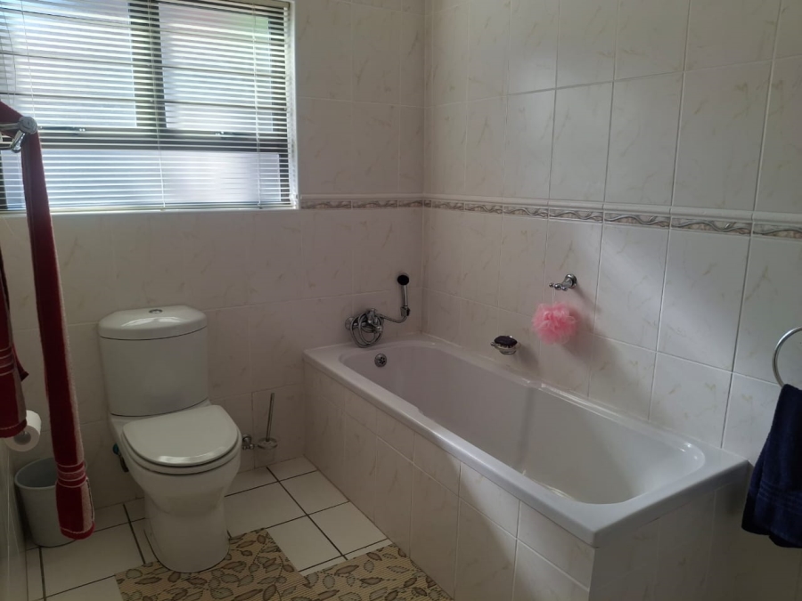 3 Bedroom Property for Sale in Uvongo KwaZulu-Natal