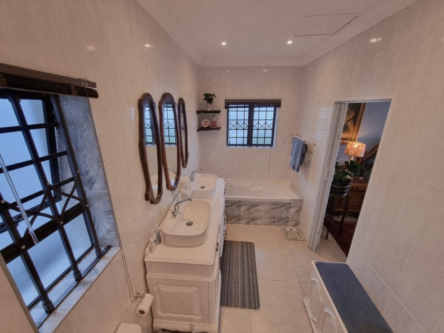4 Bedroom Property for Sale in Manaba Beach KwaZulu-Natal