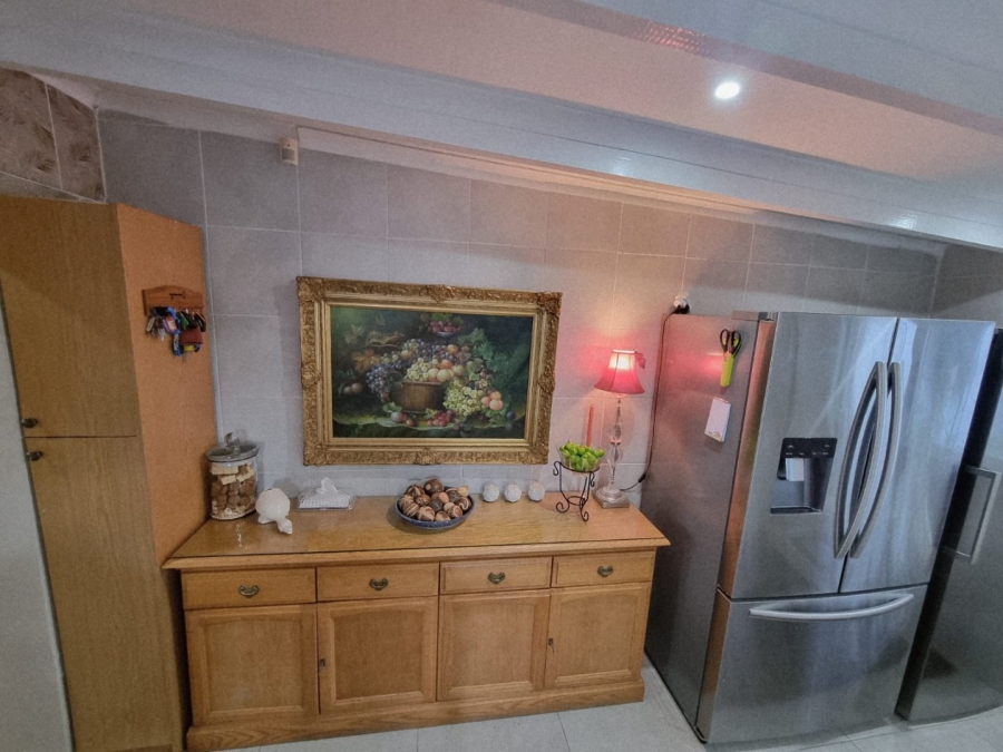 4 Bedroom Property for Sale in Manaba Beach KwaZulu-Natal