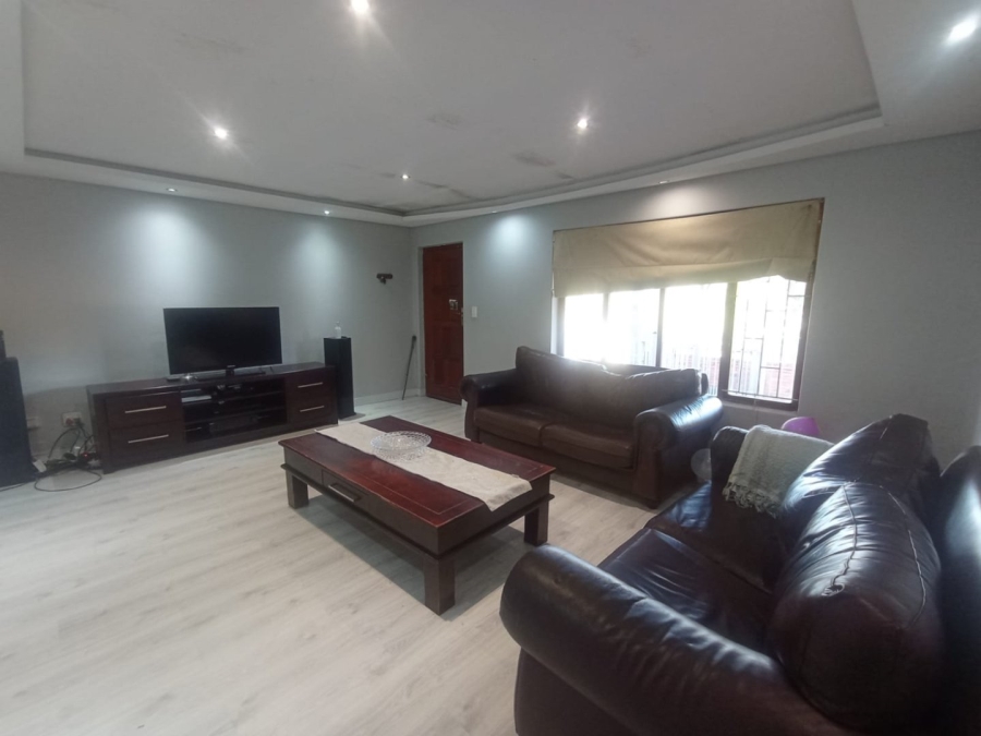 3 Bedroom Property for Sale in Scottsville KwaZulu-Natal