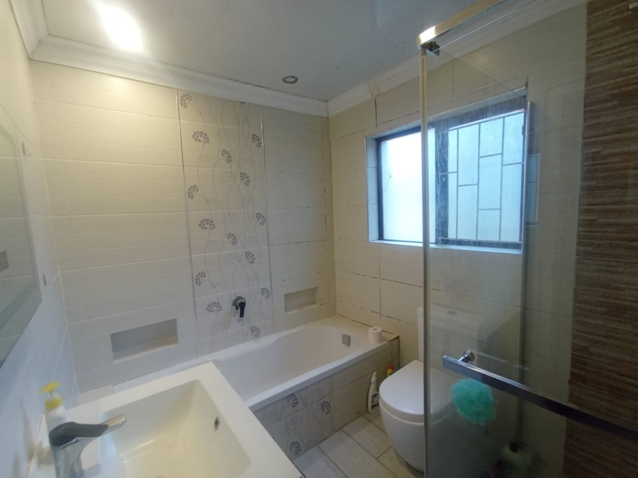 3 Bedroom Property for Sale in Scottsville KwaZulu-Natal