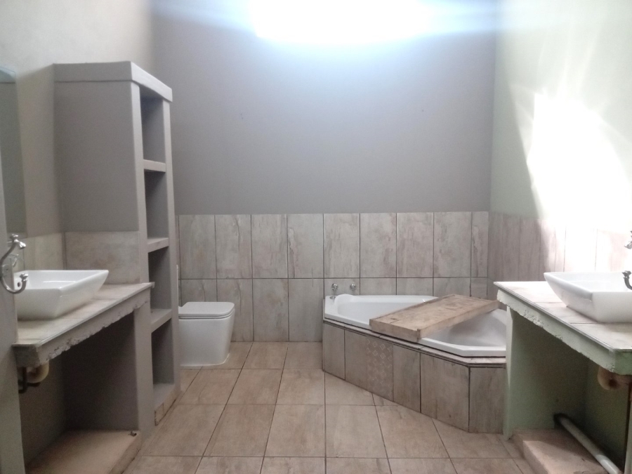 4 Bedroom Property for Sale in Greendale KwaZulu-Natal