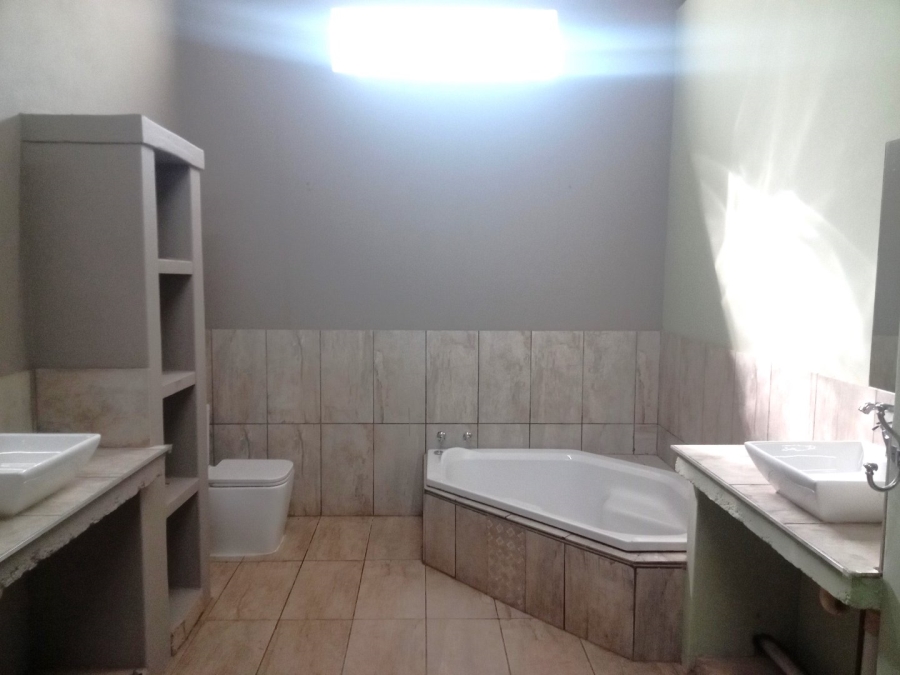 4 Bedroom Property for Sale in Greendale KwaZulu-Natal