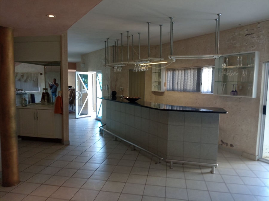 5 Bedroom Property for Sale in Uvongo KwaZulu-Natal