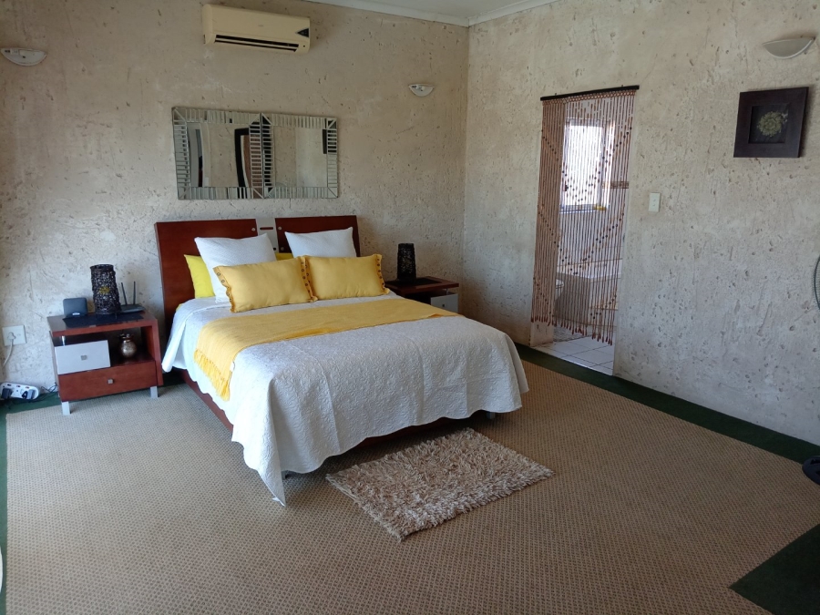 5 Bedroom Property for Sale in Uvongo KwaZulu-Natal
