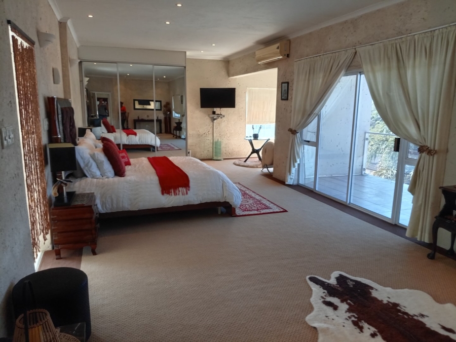 5 Bedroom Property for Sale in Uvongo KwaZulu-Natal