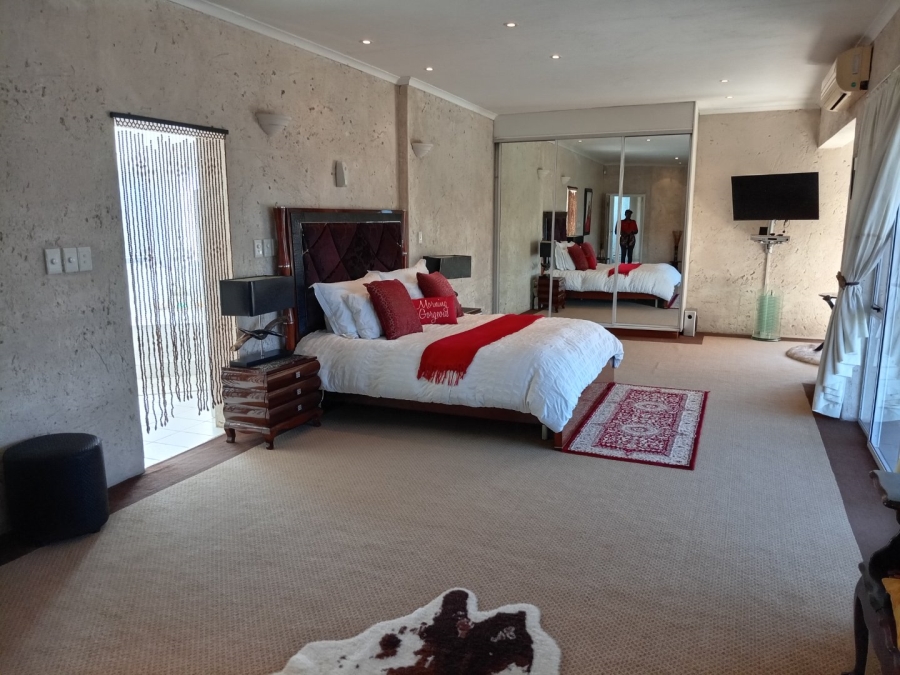 5 Bedroom Property for Sale in Uvongo KwaZulu-Natal