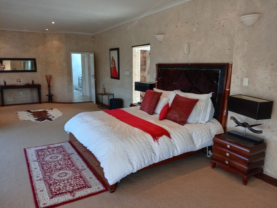 5 Bedroom Property for Sale in Uvongo KwaZulu-Natal