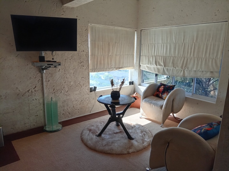 5 Bedroom Property for Sale in Uvongo KwaZulu-Natal