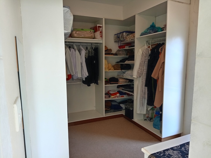 5 Bedroom Property for Sale in Uvongo KwaZulu-Natal