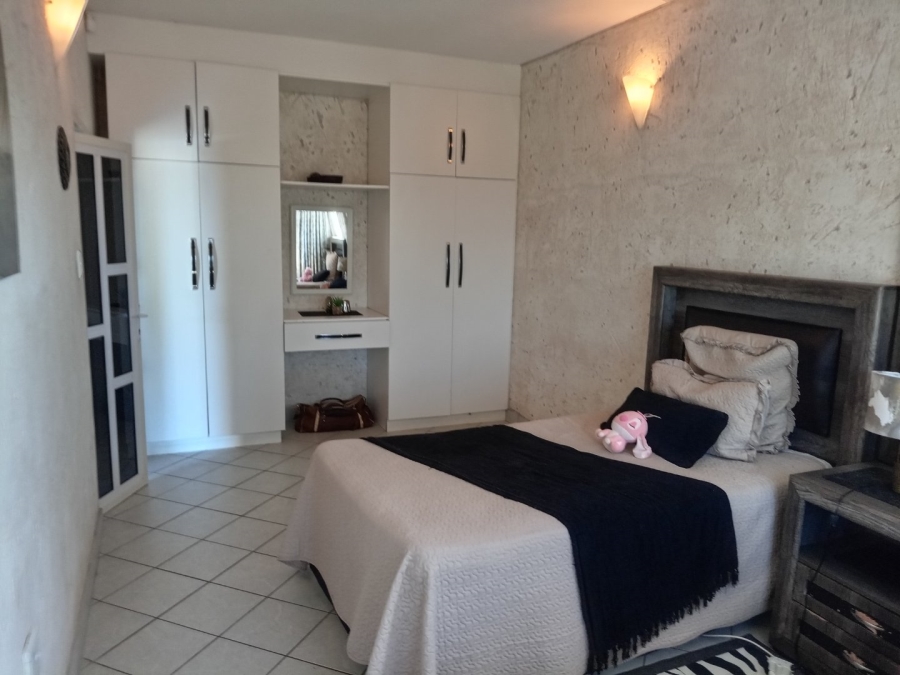 5 Bedroom Property for Sale in Uvongo KwaZulu-Natal