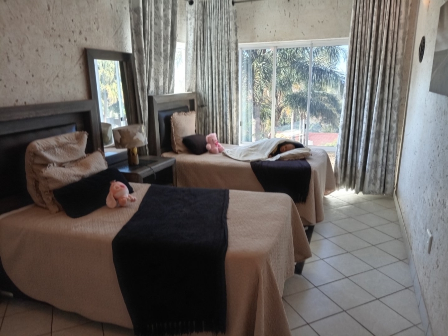 5 Bedroom Property for Sale in Uvongo KwaZulu-Natal