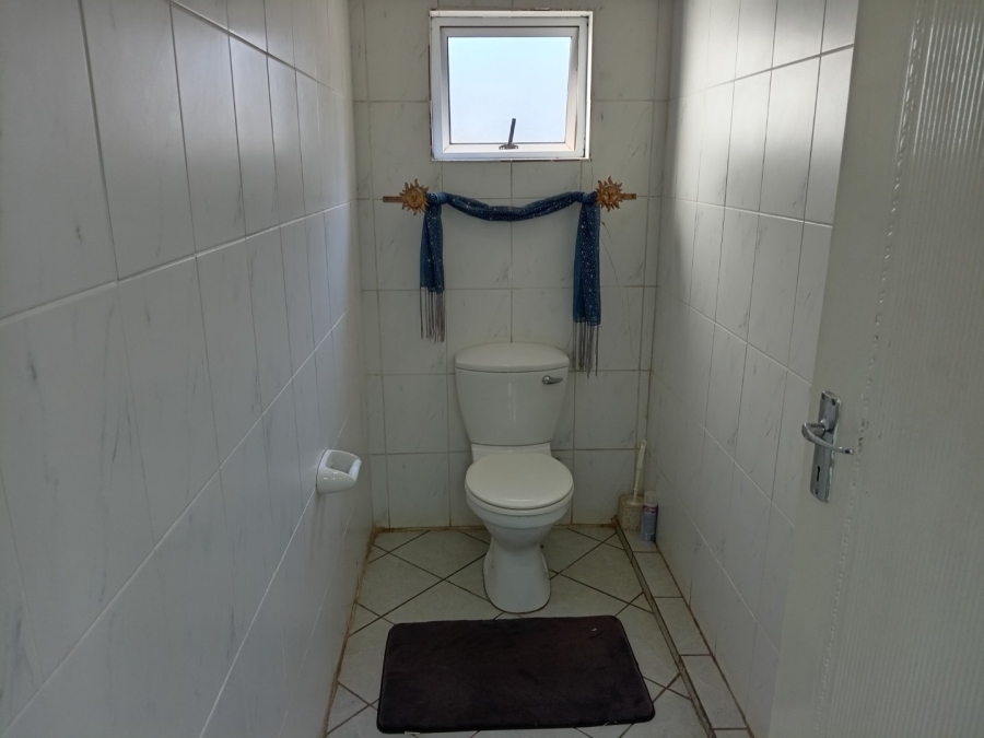 5 Bedroom Property for Sale in Uvongo KwaZulu-Natal
