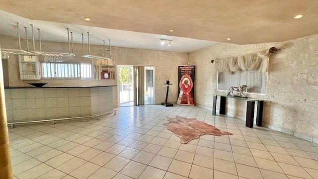 5 Bedroom Property for Sale in Uvongo KwaZulu-Natal
