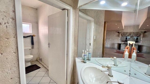 5 Bedroom Property for Sale in Uvongo KwaZulu-Natal