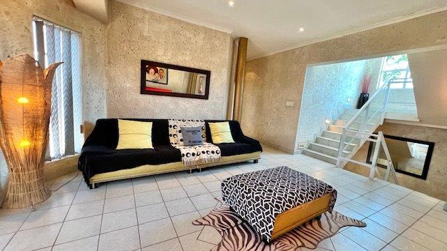 5 Bedroom Property for Sale in Uvongo KwaZulu-Natal