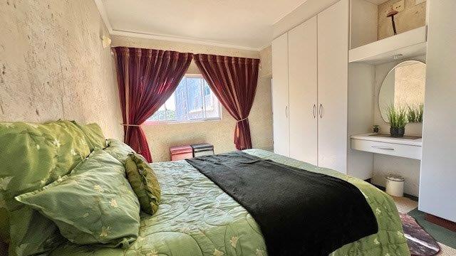 5 Bedroom Property for Sale in Uvongo KwaZulu-Natal