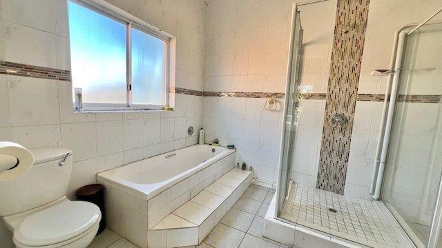 5 Bedroom Property for Sale in Uvongo KwaZulu-Natal