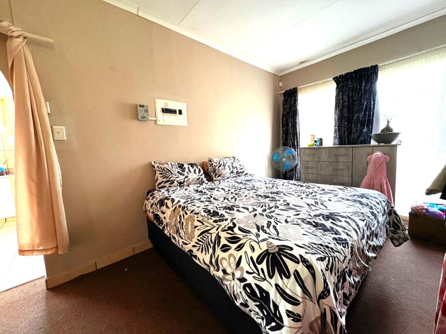 4 Bedroom Property for Sale in Pioneer Park KwaZulu-Natal