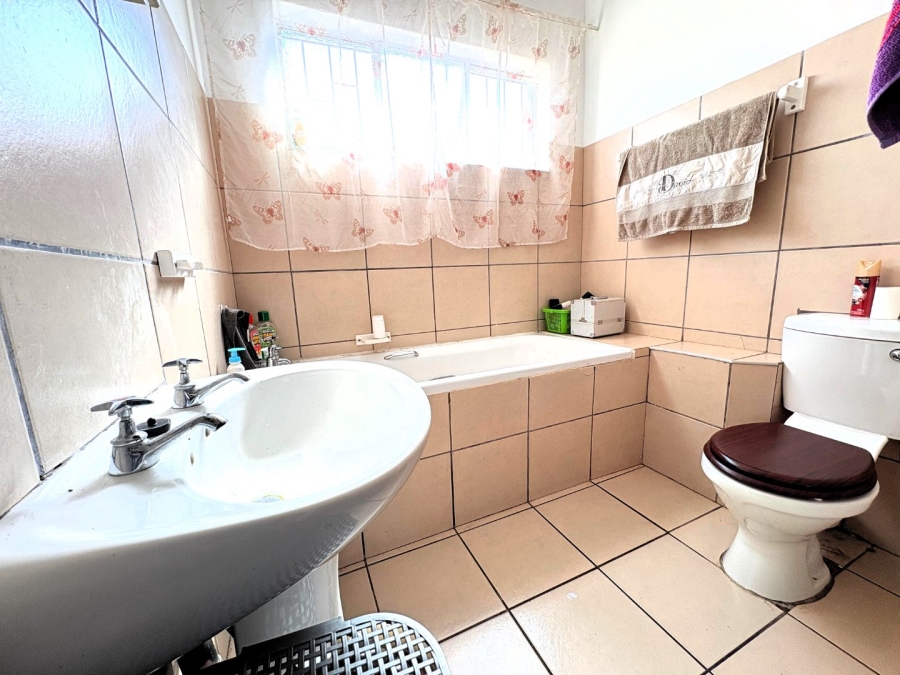 4 Bedroom Property for Sale in Pioneer Park KwaZulu-Natal