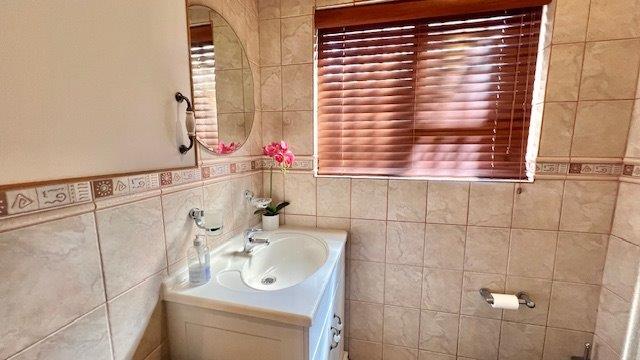 3 Bedroom Property for Sale in Uvongo KwaZulu-Natal
