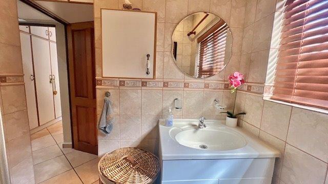 3 Bedroom Property for Sale in Uvongo KwaZulu-Natal