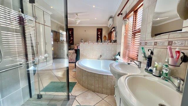 3 Bedroom Property for Sale in Uvongo KwaZulu-Natal