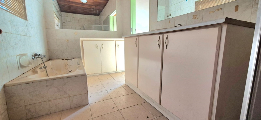 4 Bedroom Property for Sale in Aviary Hill KwaZulu-Natal