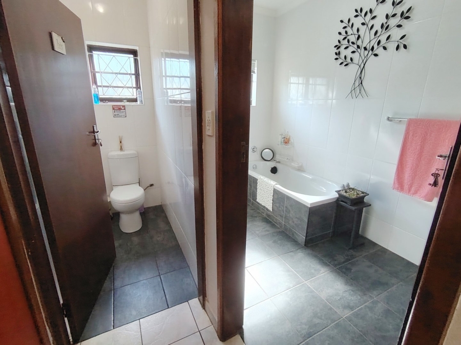 4 Bedroom Property for Sale in Shelly Beach KwaZulu-Natal