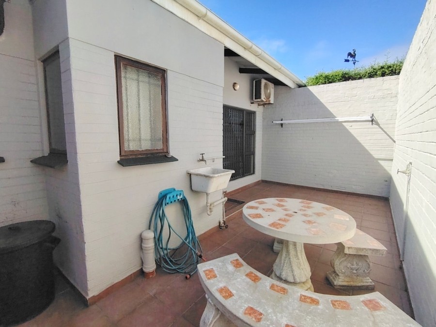 2 Bedroom Property for Sale in St Michaels On Sea KwaZulu-Natal