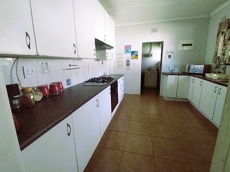 5 Bedroom Property for Sale in Umtentweni KwaZulu-Natal