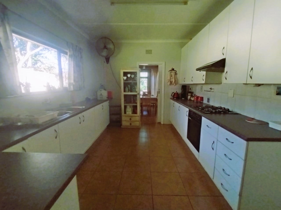 5 Bedroom Property for Sale in Umtentweni KwaZulu-Natal