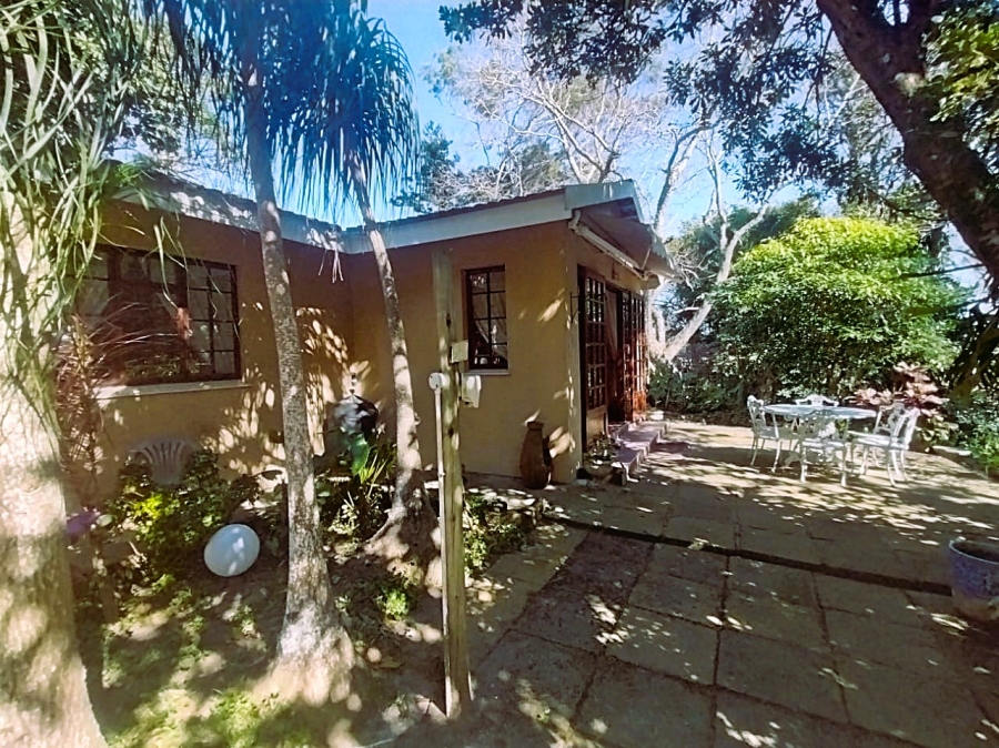 5 Bedroom Property for Sale in Umtentweni KwaZulu-Natal