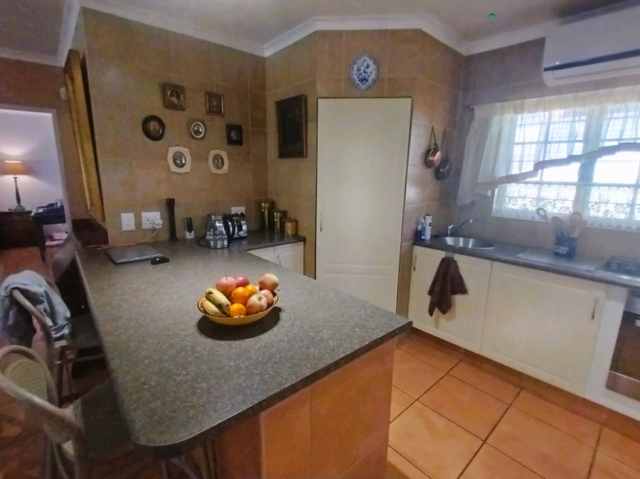 5 Bedroom Property for Sale in Umtentweni KwaZulu-Natal