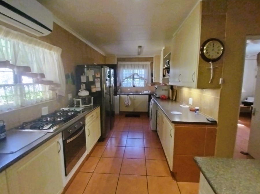 5 Bedroom Property for Sale in Umtentweni KwaZulu-Natal