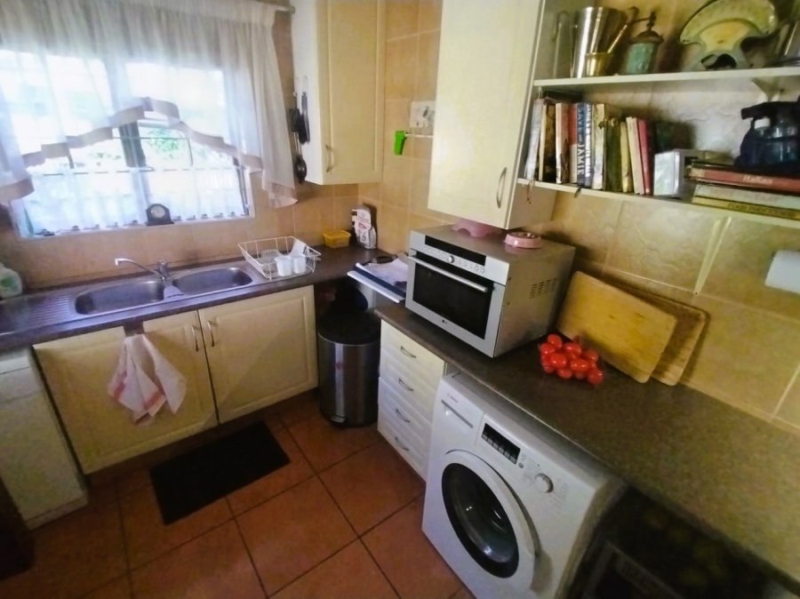 5 Bedroom Property for Sale in Umtentweni KwaZulu-Natal