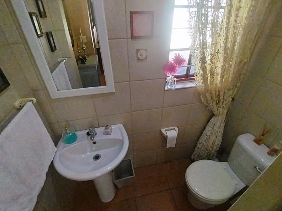 5 Bedroom Property for Sale in Umtentweni KwaZulu-Natal
