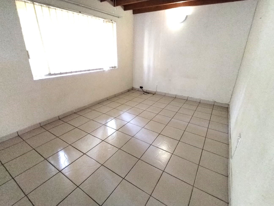 To Let 2 Bedroom Property for Rent in Southport KwaZulu-Natal