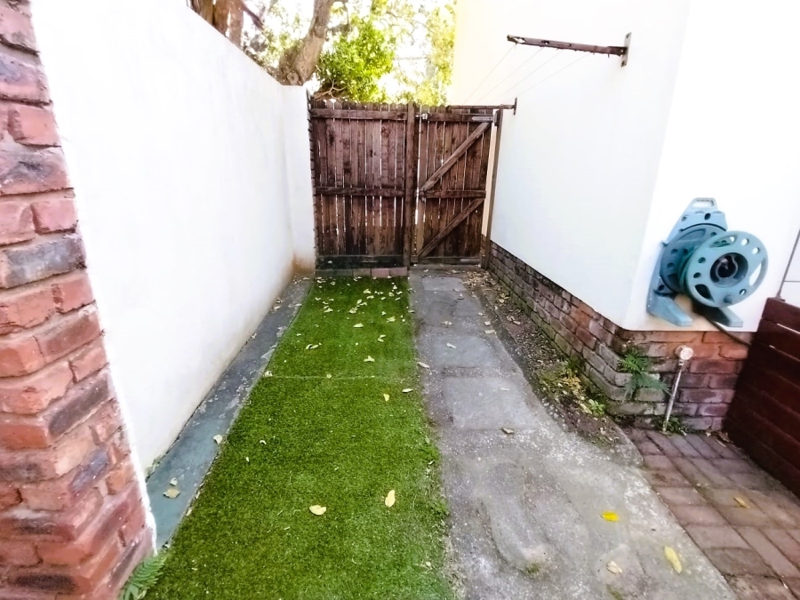 To Let 2 Bedroom Property for Rent in Southport KwaZulu-Natal