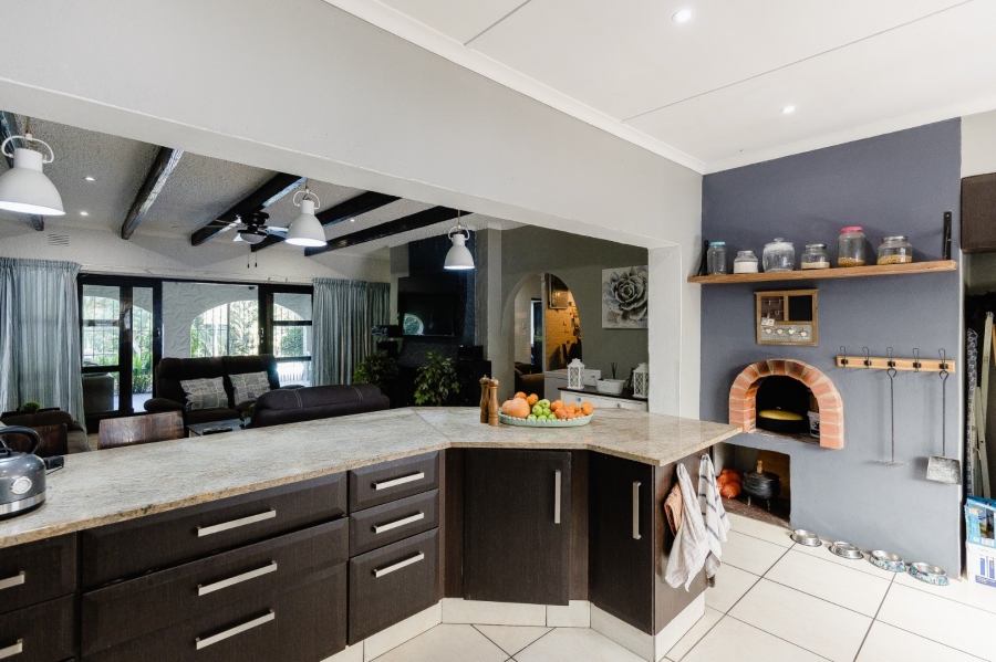 4 Bedroom Property for Sale in Uvongo KwaZulu-Natal