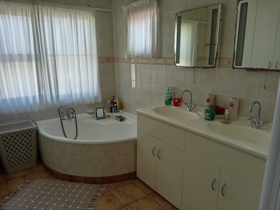 8 Bedroom Property for Sale in St Michaels On Sea KwaZulu-Natal
