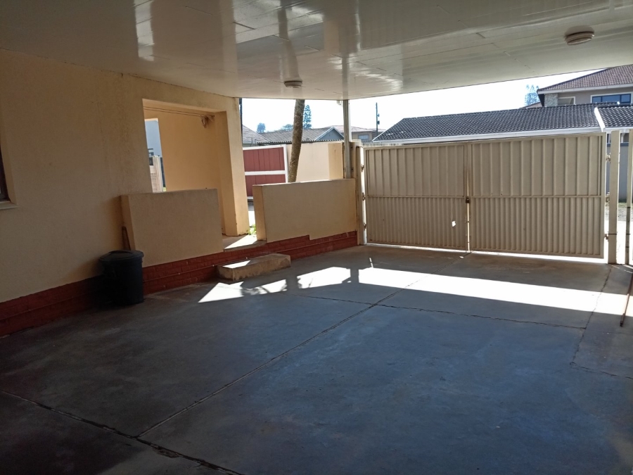 8 Bedroom Property for Sale in St Michaels On Sea KwaZulu-Natal